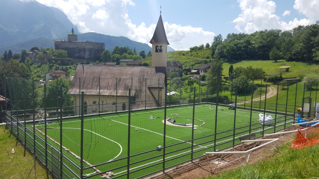 Il campetto da calcio sintetico a Ivano Fracena